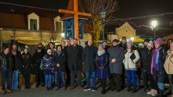 A Jobbik-Konzervatívok visszaadná december 24-ét a családoknak