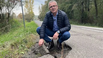 A kátyú marad, az út romlik, az autók törnek, és a vidék süllyed tovább