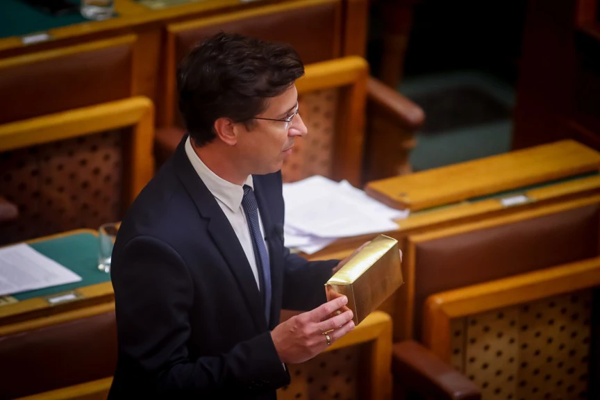 A repülőrajt gyorsabban omlott össze, mint a kötcsei papírdoboz