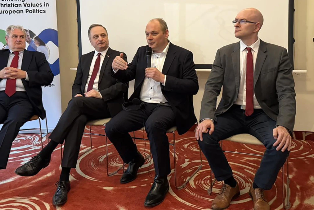 Európai szintre viszi a Jobbik a devizakárosultak ügyét