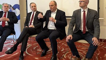 Európai szintre viszi a Jobbik a devizakárosultak ügyét