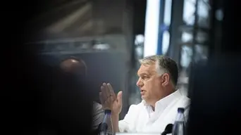 Gyöngyösi: ital nélkül nehezen lehet szekunder szégyenérzet nélkül végighallgatni Orbán sületlenségeit