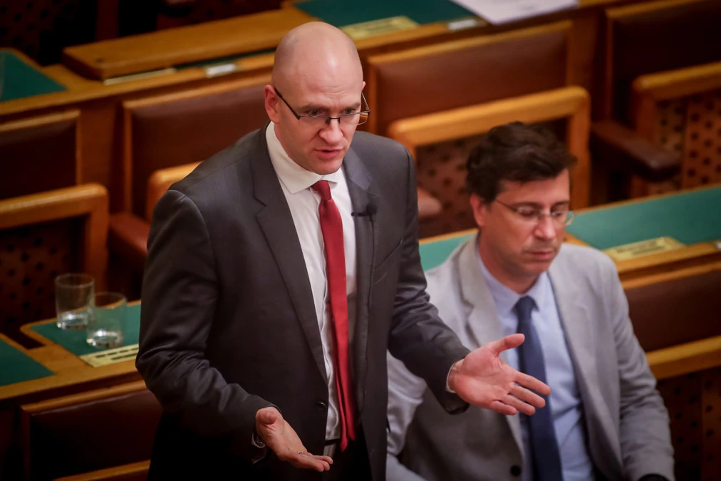 Kaphasd a fizetésed készpénzben!