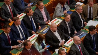 Tusványosi mesék: Orbán továbbra is átverné a magyarokat
