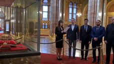 A Szent Korona előtt tett esküt a Jobbik frakciója